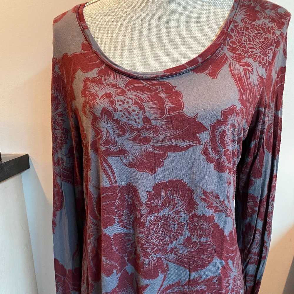 Simply Vera (Wang) scoop neck top